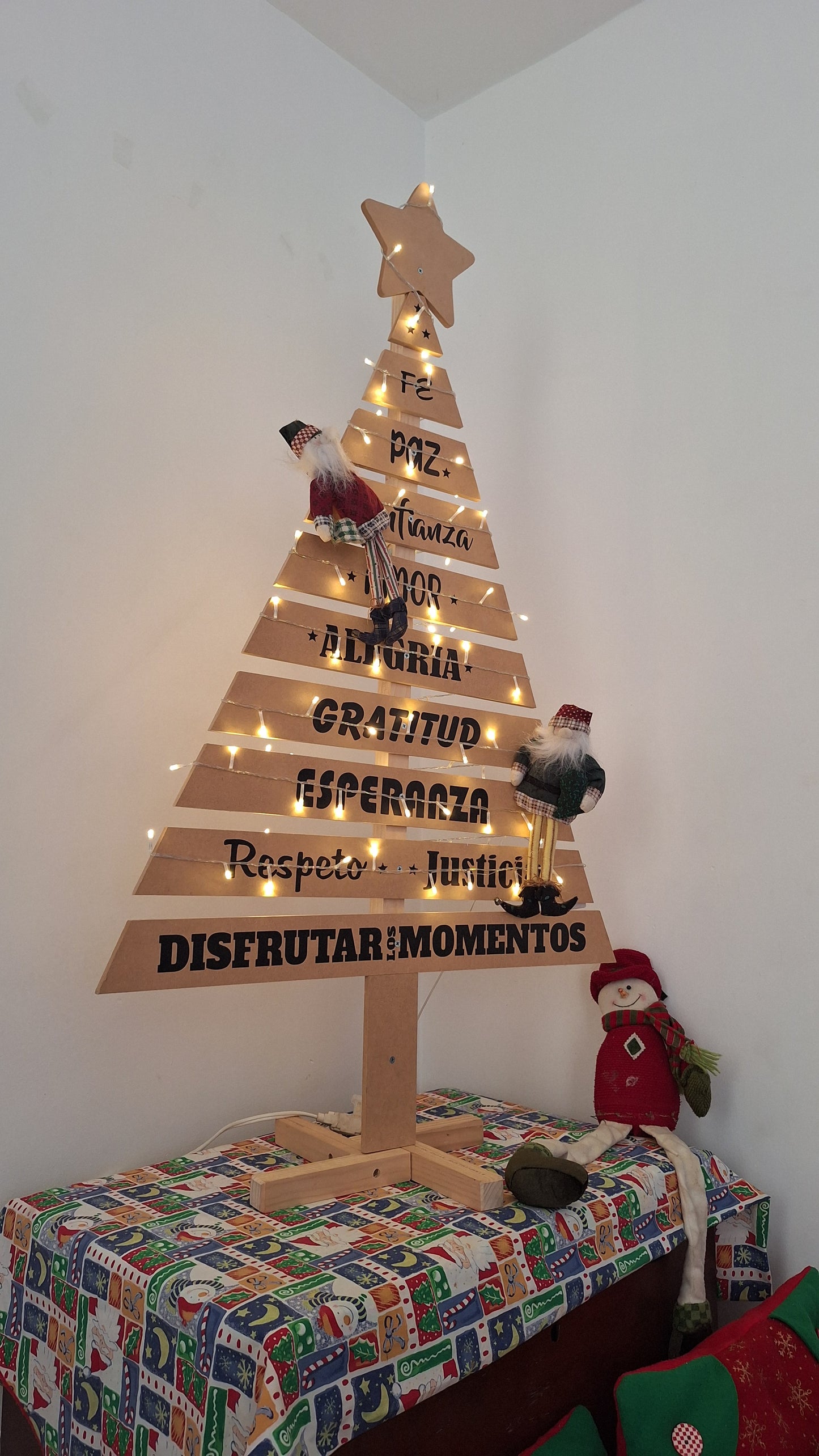 ARBOL NAVIDEÑO EN MADERA