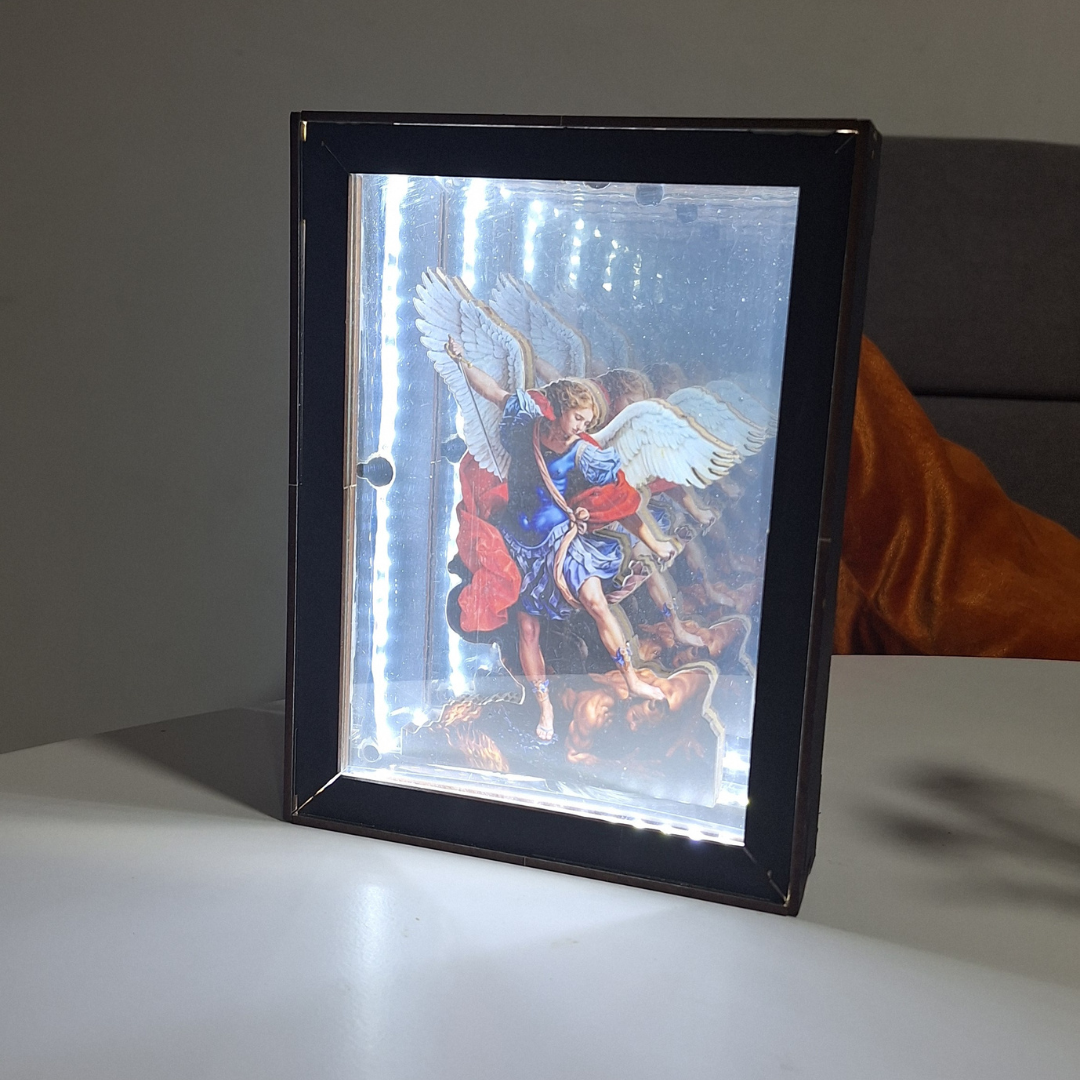 "Un cuadro, un milagro de luz y profundidad" Cuadro ESPEJO INFINITO con luz LED con temática RELIGIOSA