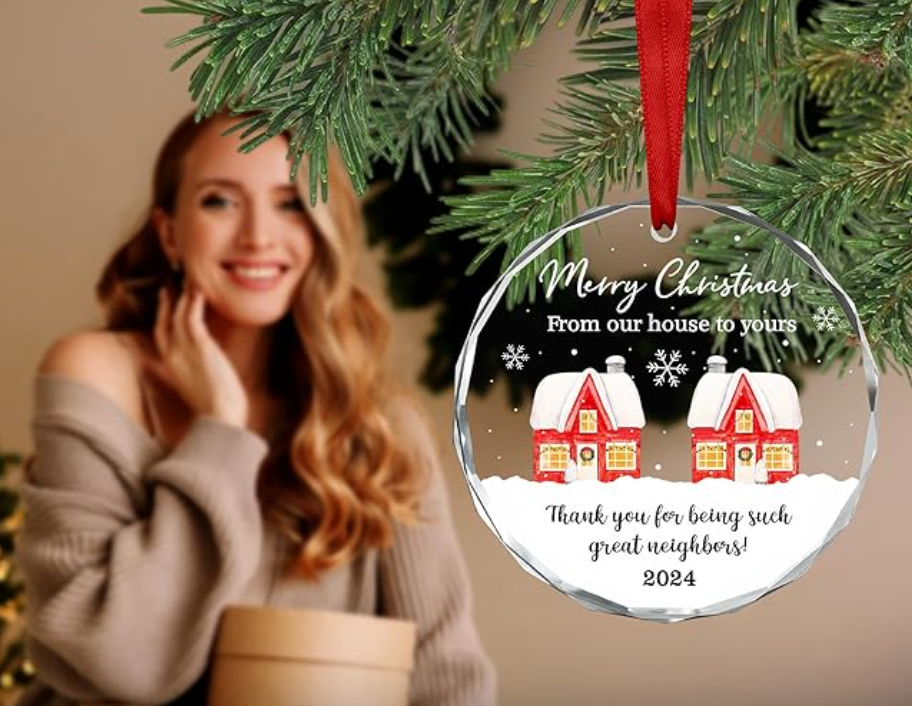 Bola De Cristal Navideña: Un Adorno de Navidad que Cuenta Historias de Amor y Amistad