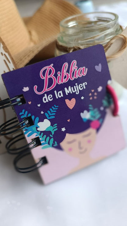 Biblia Mujer y Llavero + REGALO Sorpresa: Inspiración al Alcance de Tu Mano.